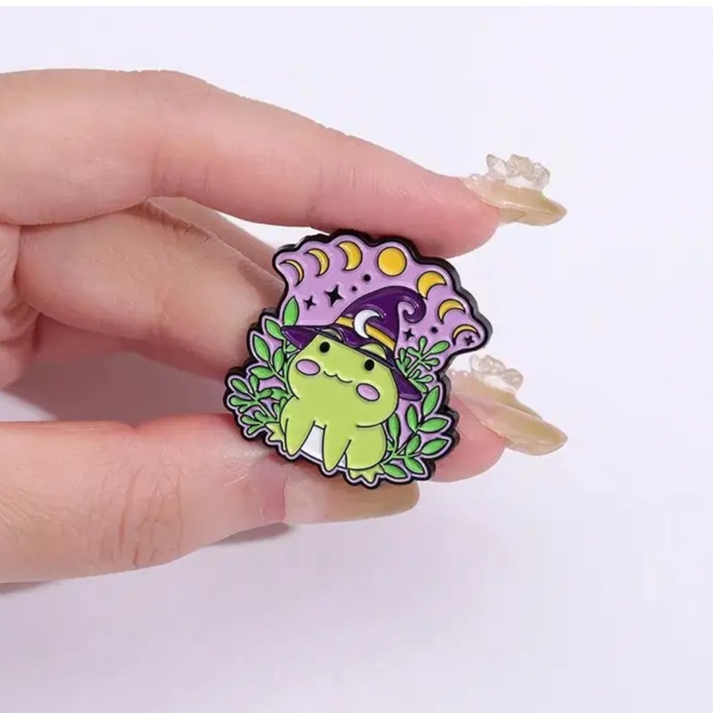$2 FROG WITCH ENAMEL METAL PIN/BROOCH. NEW. $2 WITH ANY $10 ORDER OR MORE - Picture 5 of 16